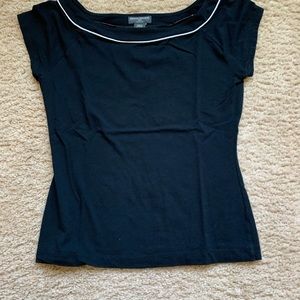 Short sleeved top